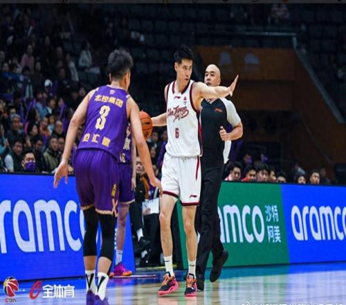 光有名氣有啥用天才后衛(wèi)5戰(zhàn)4場0分，淪為廢材，球迷：你玩完了