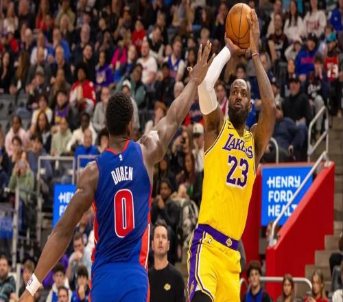 東契奇32+7+6+3斷創(chuàng)兩大紀(jì)錄，湖人惜敗活塞！詹姆斯12+9+10