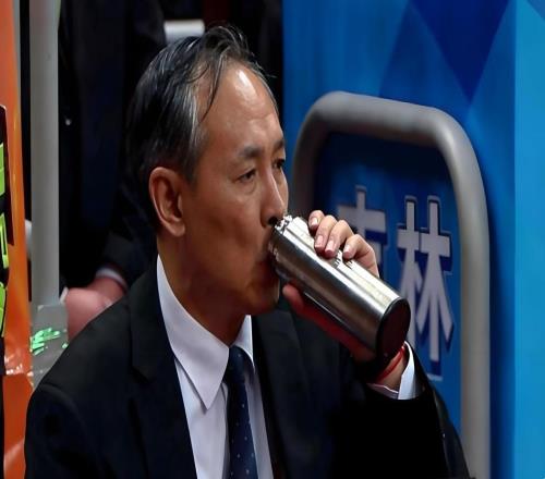 12罚0中，周琦成CBA笑柄，究其根源：只有尴尬3个字