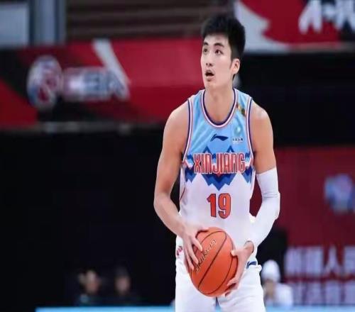 打不好就靠邊站！43歲少帥動(dòng)真格，將2名“嫡系”，移出輪換陣容