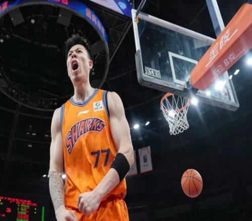 CBA排名又亂了！上海10連勝殺回第一，廣東難保前4，北京又被爆冷