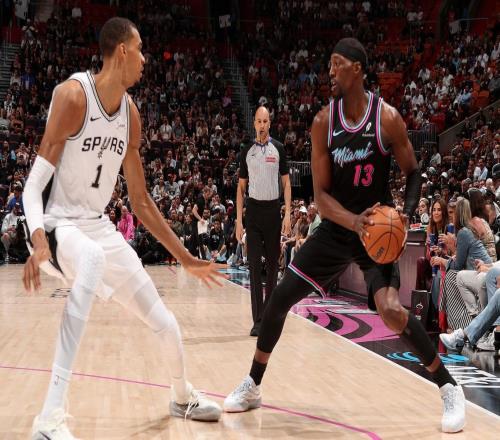 600封蓋里程碑！文班亞馬26+14+5帽碾碎83分先生：熱巴僅17中5