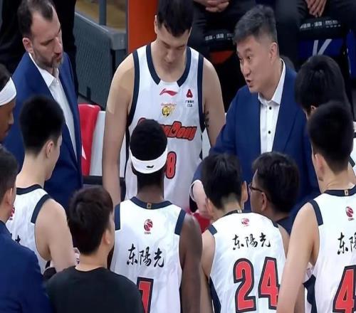 脸都不要了！广东队惨败上海，三大混子球员必须淘汰