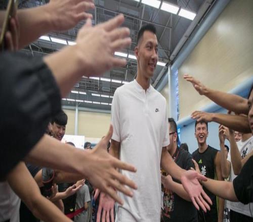 官宣退役不到2年，易建聯(lián)近況曝光，再次印證了姚明的那句評價