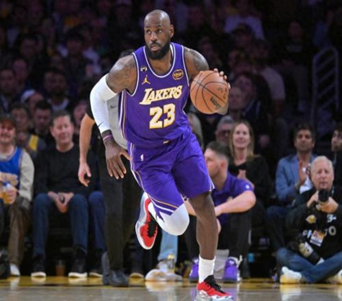 再赢4场！贾巴尔尘封37年的历史纪录，又要被詹姆斯打破了