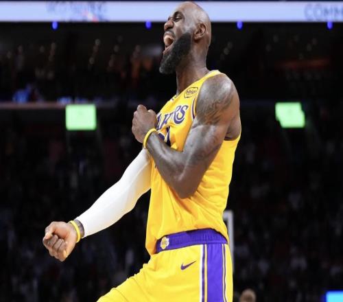 雷迪克：詹姆斯現(xiàn)在打得非常無私，我覺得我們現(xiàn)在是一支強(qiáng)隊(duì)