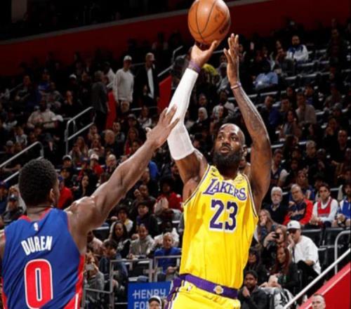 被雙殺，湖人遇苦主！東契奇空砍32+7+6，詹姆斯連創(chuàng)3大神跡