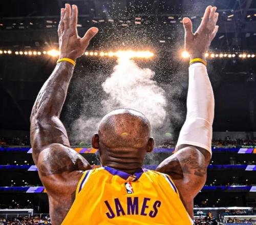 NBA第一人！詹姆斯出場(chǎng)次數(shù)創(chuàng)紀(jì)錄，他和NBA歷史36%的球員交過(guò)手