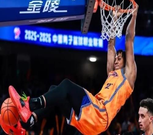 牛逼！14分26板4帽，廣東4內(nèi)線被他錘爆，付政浩給杜鋒提出一建議