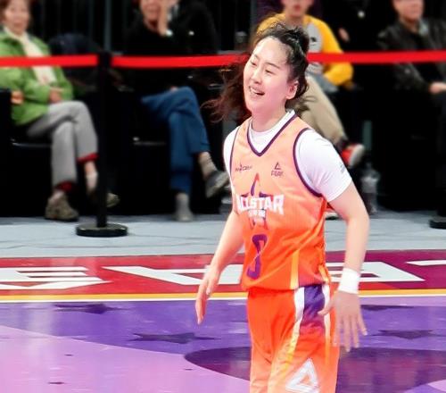 轟24+6+8！中國女籃31歲王牌后衛(wèi)復(fù)活：宮魯鳴帶她戰(zhàn)世界杯