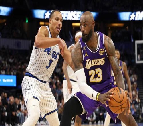 贏得尊重，凱爾特人隊名宿帕里什祝賀湖人隊詹姆斯打破出場紀錄