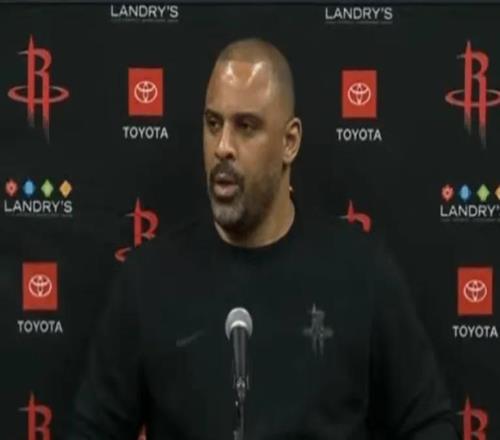 输公牛发布会！乌度卡不满开局态度，甩锅裁判判罚，回应替补9分