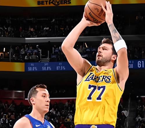 今日的NBA常規(guī)賽結(jié)束了所有比賽，最新積分榜如下！