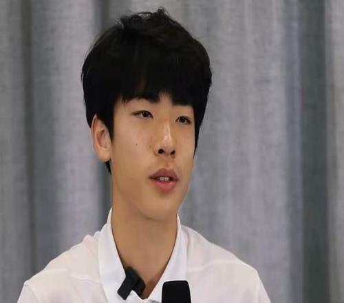 朱鵬宇傷了，大連戰(zhàn)泰山偷師喬迪阿奇姆彭攻弱側(cè)2連主+德比搶分