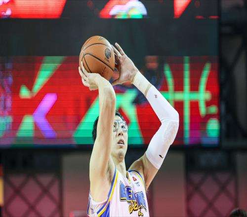 命中率47%，周琦的罚球为何断崖式下滑懒才是最大的“病因”