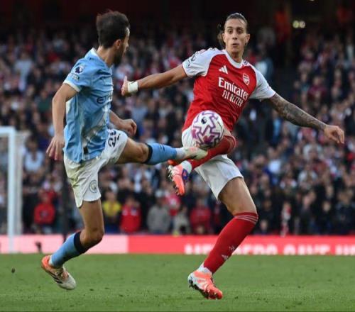 英超爭冠沖刺期：阿森納與曼城的黃牌隱患