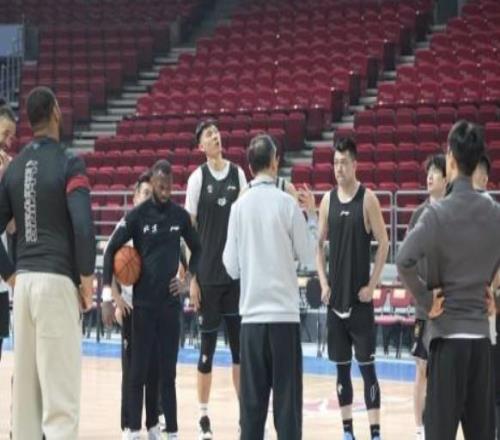 媒體人：雷蒙因傷休息一周，曾凡博膝傷還在恢復近期都不會打