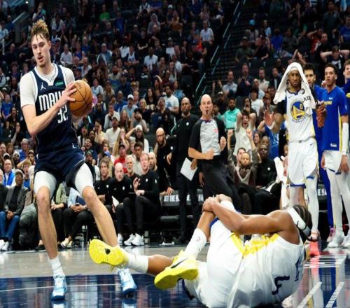 尊重，獨(dú)行俠隊(duì)庫(kù)珀弗拉格向勇士隊(duì)摩西穆迪表達(dá)了真摯的慰問(wèn)