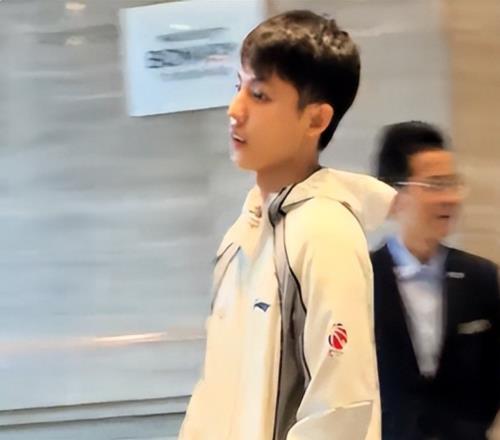 廣東隊抵達順德！徐杰情緒低落，胡明軒和崔永熙有說有笑