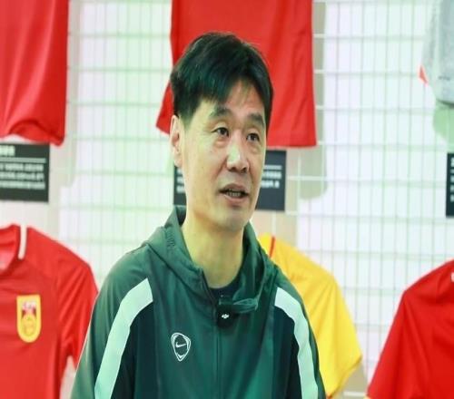 李霄鹏：海牛今年比赛质量不错邝兆镭需要更自信，别想太多