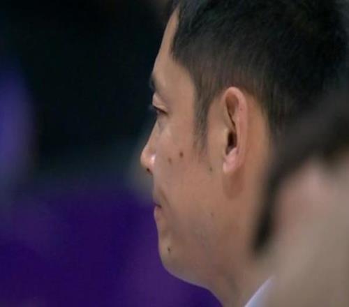 张庆鹏：大家一直想拖到第四节收比赛“重攻轻守”是我们球队问题