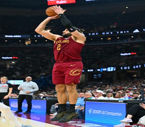 斯特鲁斯表达感谢能够在关键时刻参赛他的作用是为米切尔和哈登创造空间_NBA直播