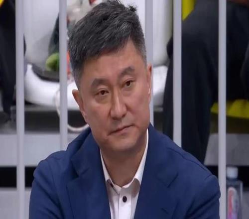 杜锋为何被频频喊下课?四大因素导致，任人唯亲是关键