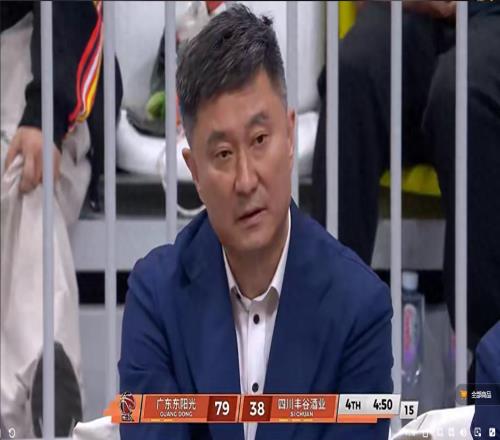 杜锋发布会发飙，反问记者，球迷为陈家政担心：你可以离开球队了