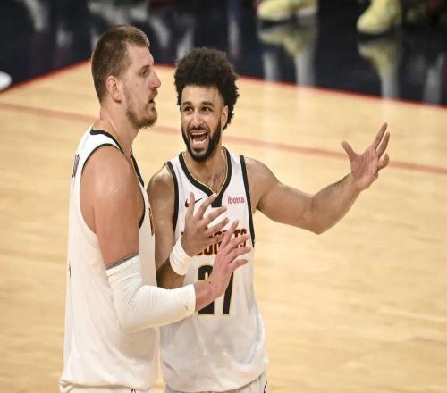 绝望！2场46分+38板+36助！他拿三双怎么跟喝水似的.....