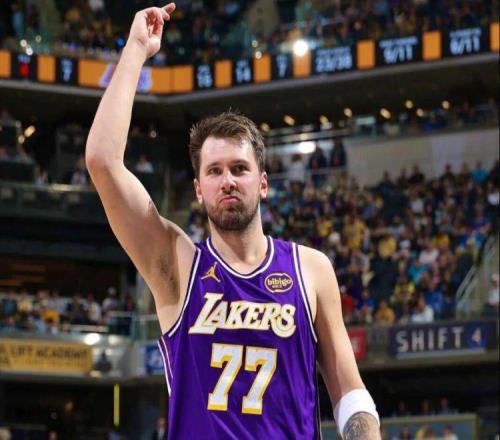 單場(chǎng)84分，那不得了！得分王沒跑了！