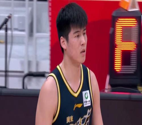 單節(jié)狂轟20分！CBA暴力鋒衛(wèi)打臉杜鋒，這才是廣東隊(duì)的奪冠底牌！