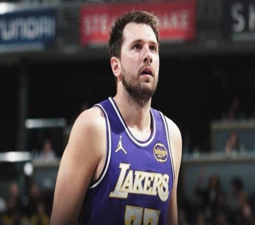 东契奇连续11场得分30+，比肩科比、奥尼尔湖人队史第五人