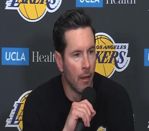 雷迪克：我与詹姆斯有过谈话讨论角色转变，他执行得非常出色