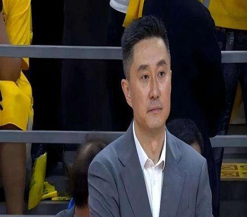 杜锋：把谁换下来呢球迷：7投1中的人，不能换吗