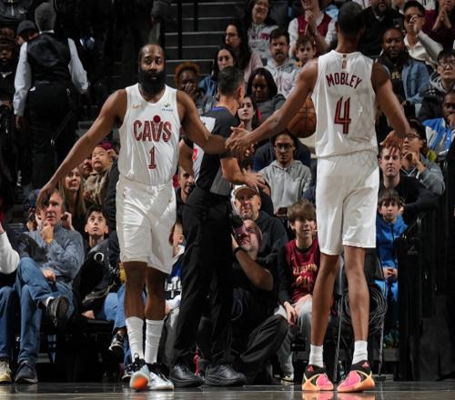 談何爭(zhēng)冠騎士被東部第十球隊(duì)壓著打，83分先生9中1