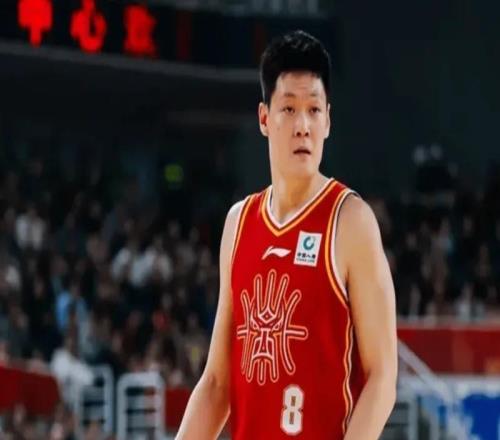 溃败上海，山西球迷绝望！防守送空位，进攻狂铁，季后赛岌岌可危