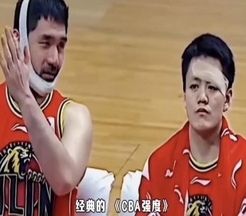 吉林主場播放致敬姜宇星視頻，球員淚灑球場