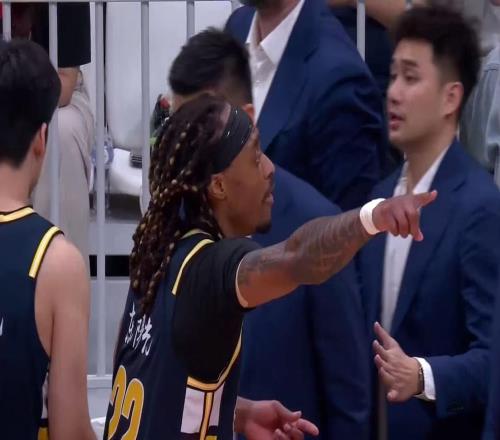 逼杜鋒裁掉麥考爾！廣東隊(duì)被曝出現(xiàn)內(nèi)訌，陳家政狂轟生涯最強(qiáng)一戰(zhàn)