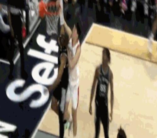 飛身隔扣！9投全中，今天怎么噴楊瀚森