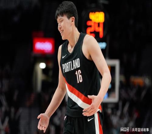 復刻姚明神跡，隔扣208公分黑又硬，這回想黑楊瀚森都沒角度了！