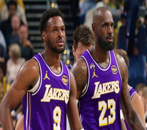 閉眼隔扣+戲耍兩人后嘲諷拉滿！41歲詹皇23+9+9在場+24湖人封王