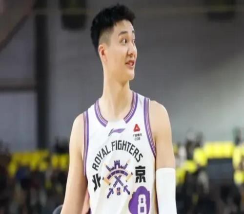 輸同曦發(fā)布會(huì)！張慶鵬直指全隊(duì)防守態(tài)度不行，朱松瑋主動(dòng)反思！