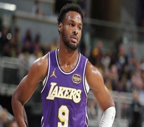 雷迪克：教練組對(duì)布朗尼非常有信心這場(chǎng)比賽我們真的很需要他