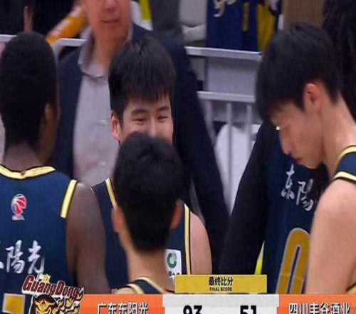 單節(jié)7中6狂砍20分！廣東20歲后衛(wèi)打服眾人，但杜鋒一句話逼他換隊(duì)