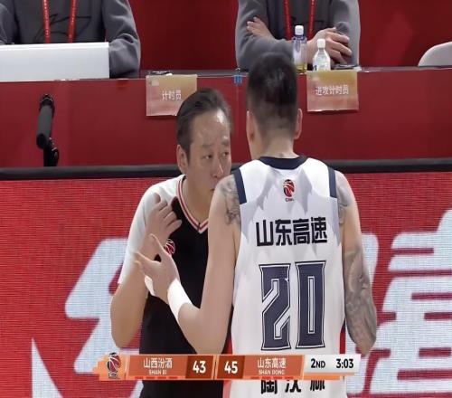 苦澀23次失誤！山東男籃窩火1戰(zhàn)，于德豪又坑邱彪，新援驚艷2雙！