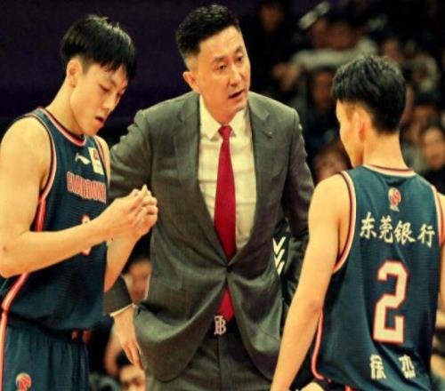 胡明軒10中4！徐杰9分，崔永熙17+4，趙睿率隊20分大逆轉(zhuǎn)戰(zhàn)勝廣東