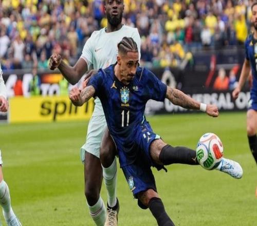 世體：巴薩與巴西隊隊醫(yī)進行了溝通，拉菲尼亞可能存在傷病