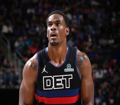 都說你是藍(lán)領(lǐng)，如今場均25+10，打成超級中鋒，2.5億頂薪穩(wěn)了