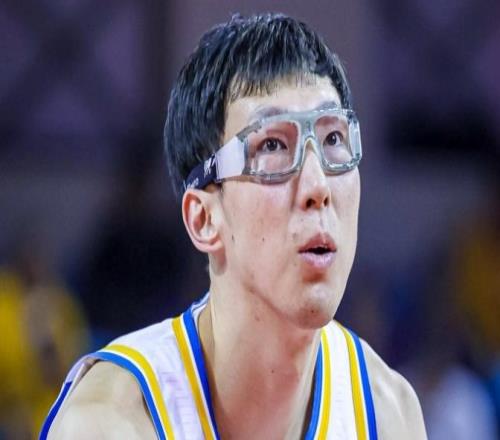 同戰(zhàn)舊主大不同！周琦7罰1中僅3分夢游趙睿23分導演20分逆轉