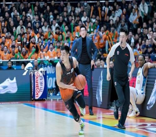 對(duì)陣山西新援斯蒂爾有望登場(chǎng)，山東高速男籃力爭(zhēng)“三連客”全勝